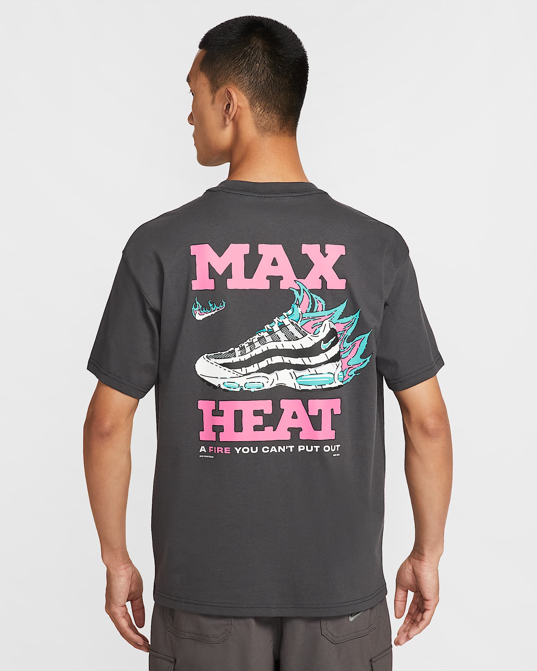 Nike Sportswear 男子T恤 - 煤黑