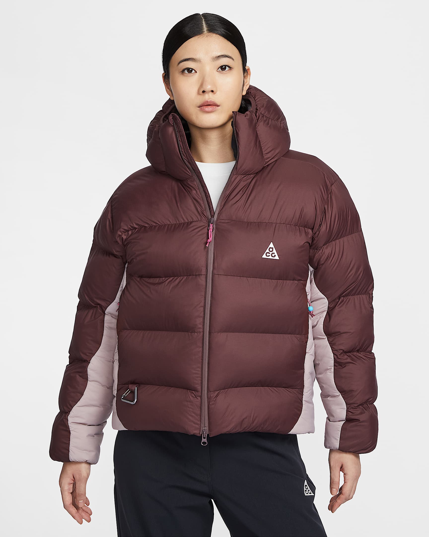 Nike ACG "Lunar Lake" PrimaLoft® Therma-FIT ADV 女子拒水宽松连帽夹克 - 鲜亮勃艮第酒红/浅矿石紫/黑/山峰白