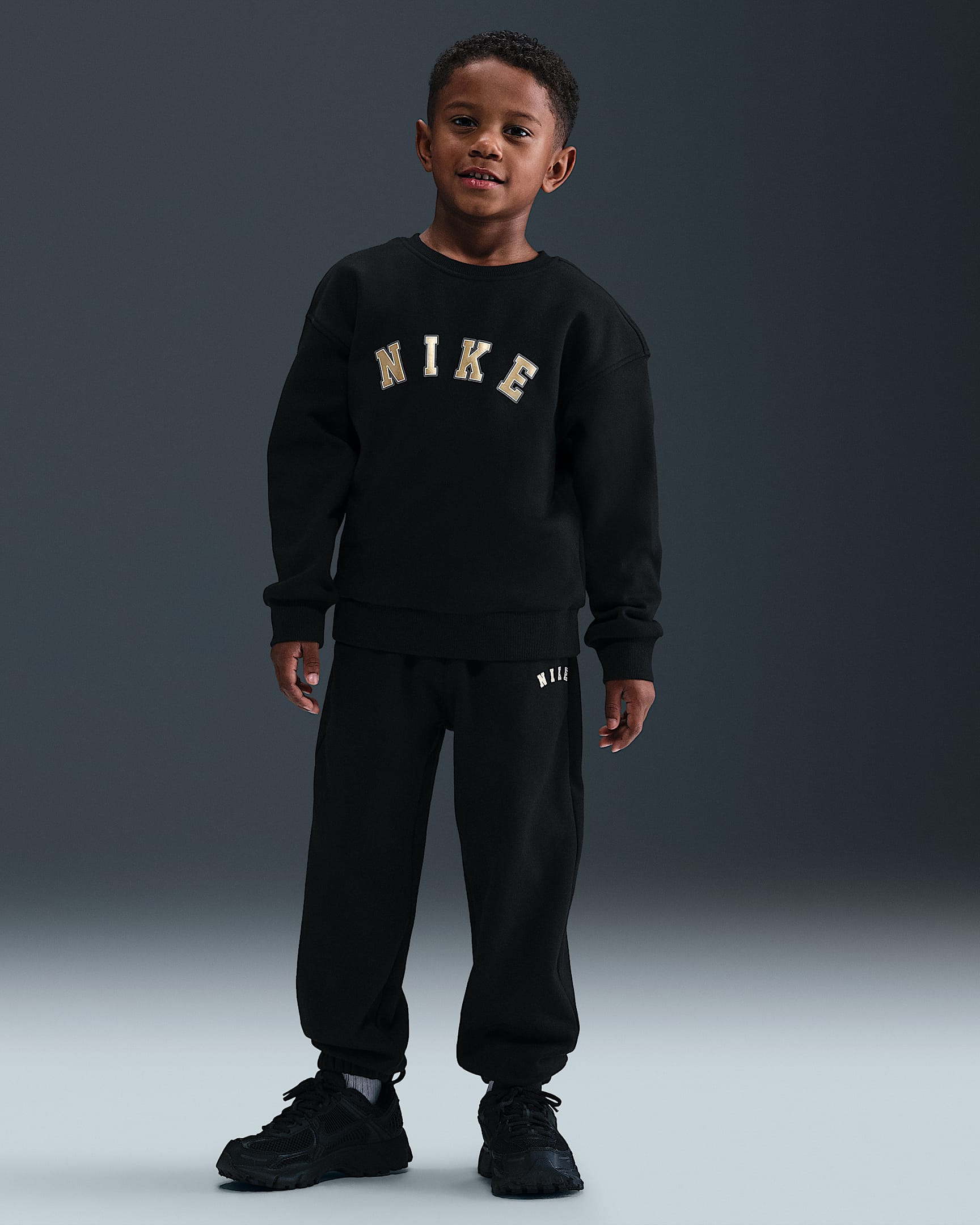 Nike Cozy 幼童加绒圆领上衣和长裤套装 - 黑
