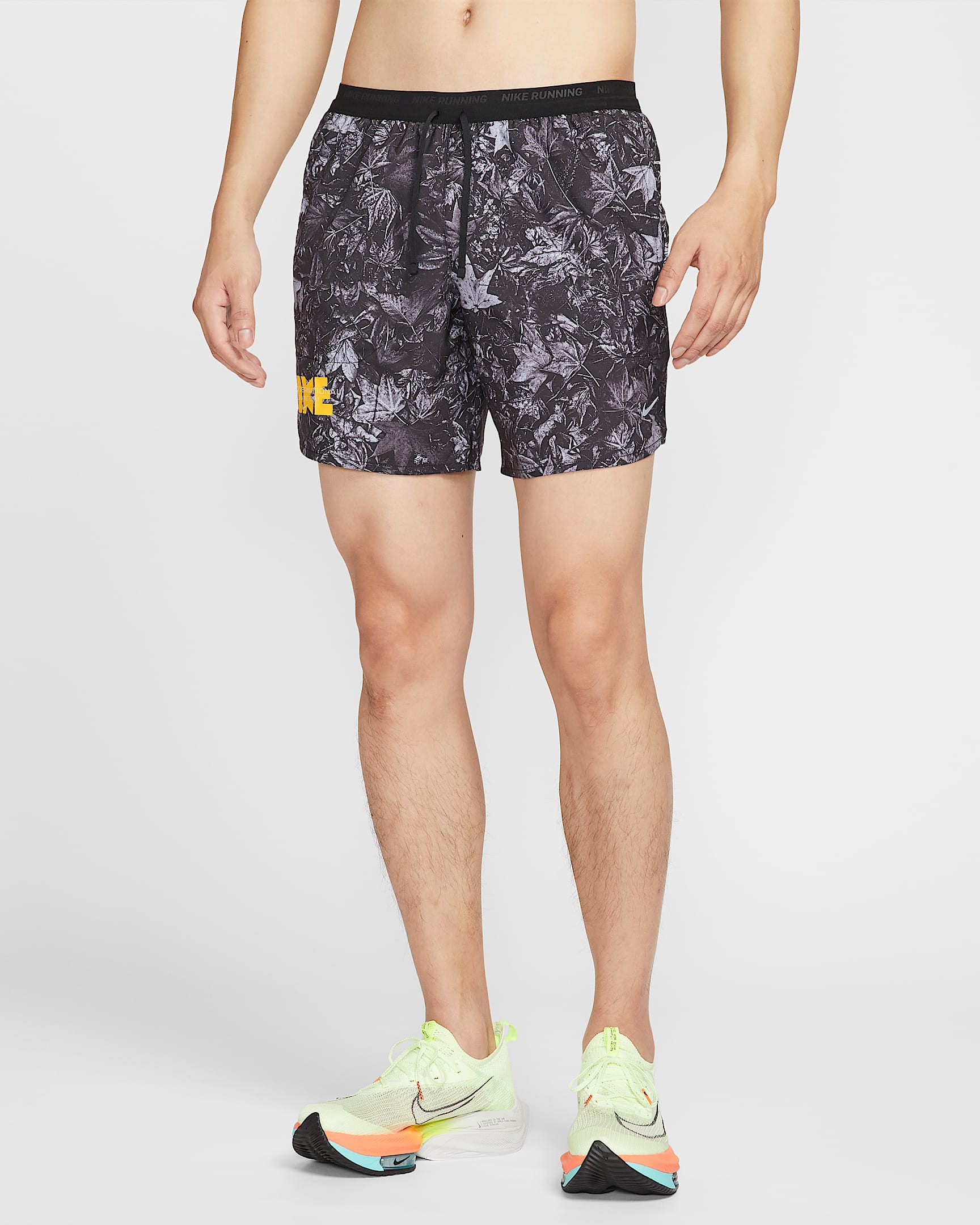 Nike Stride Dri-FIT 男子速干印花跑步短裤(含衬裤) - 黑/白色/浅烟灰