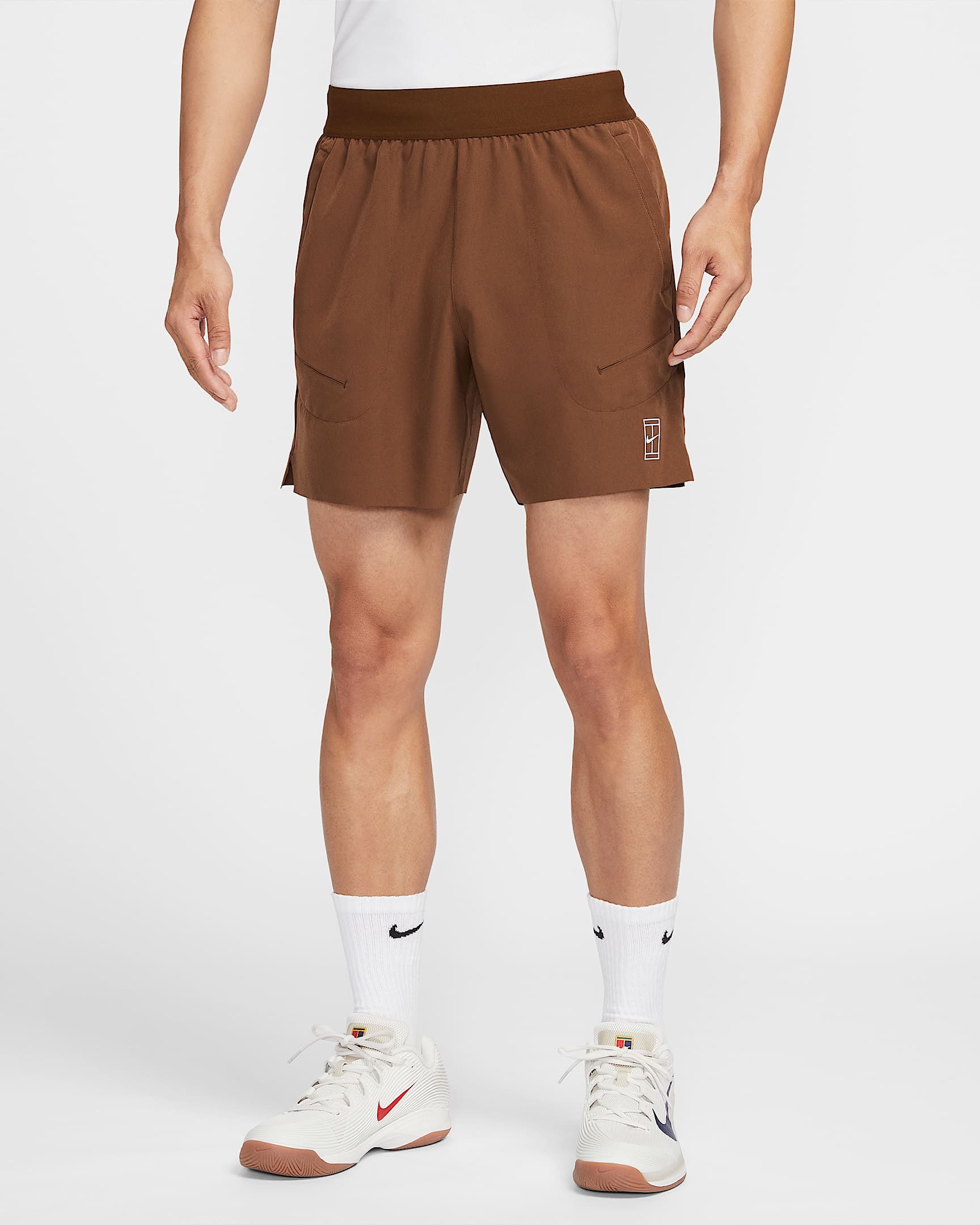 NikeCourt Advantage Dri-FIT 男子速干网球短裤 - 惊喜可可色/白色