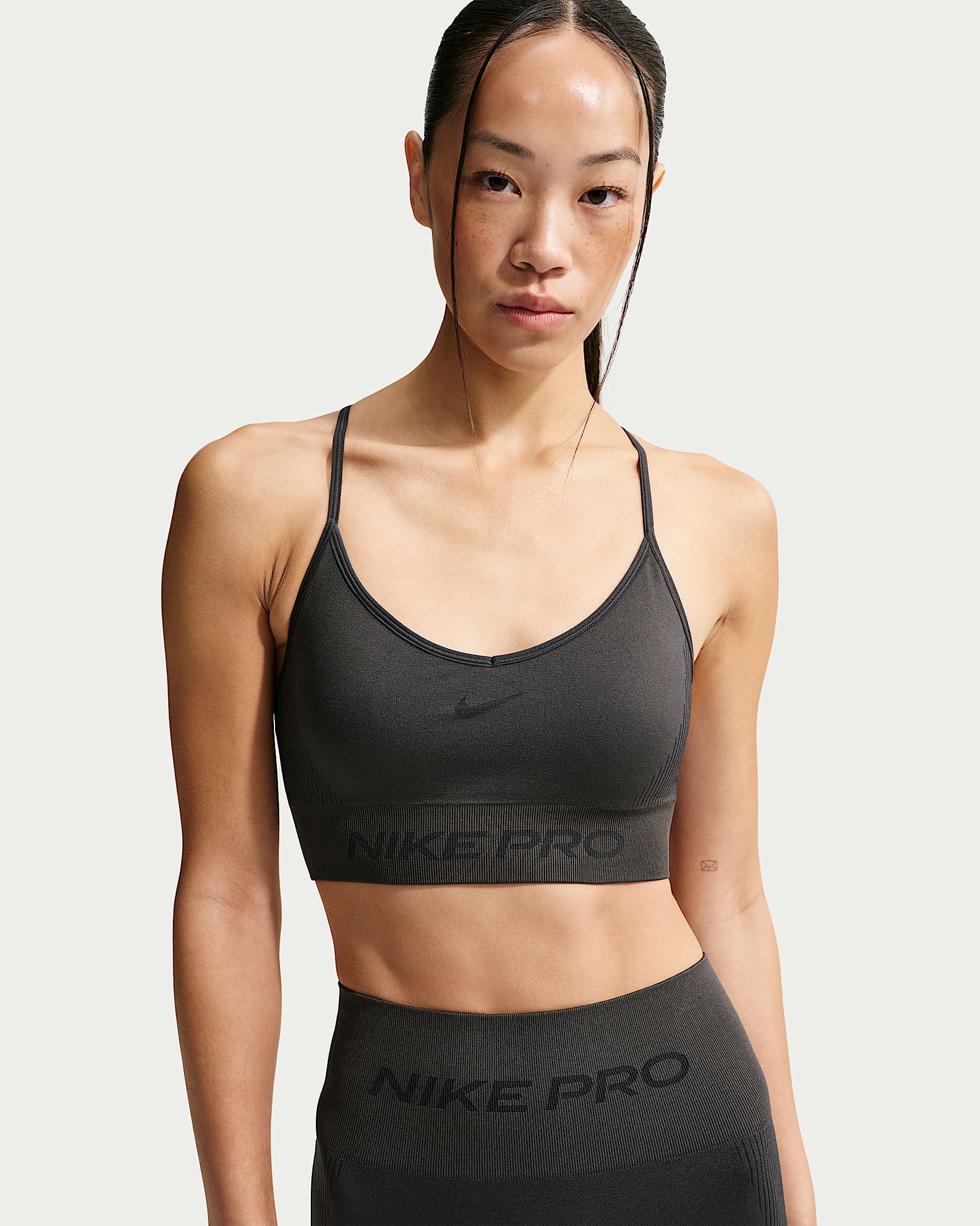 Nike Pro 女子速干低强度支撑衬垫训练内衣 - 暗烟灰