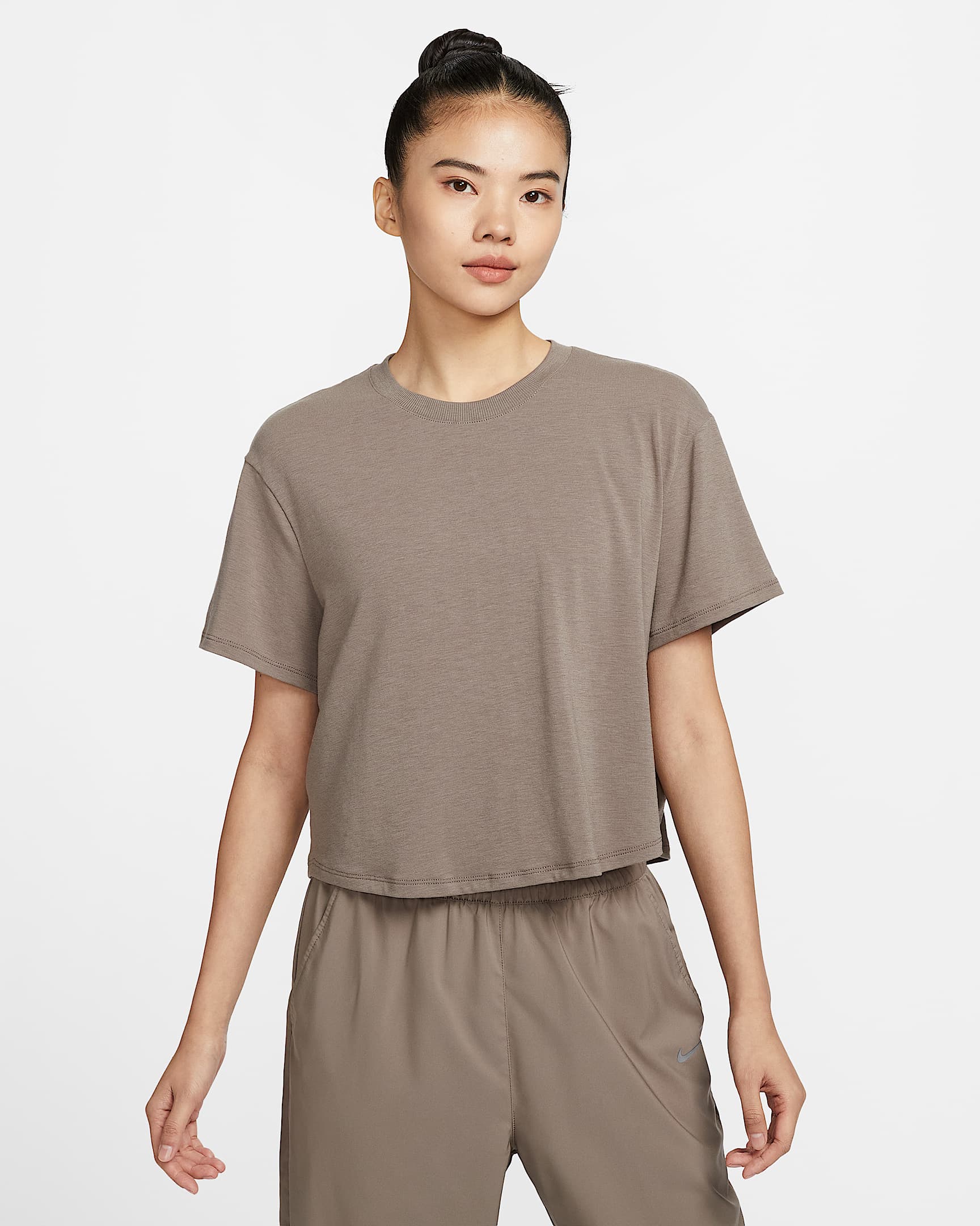 Nike One Relaxed Dri-FIT 女子速干短款短袖上衣 - 貂棕/清透色