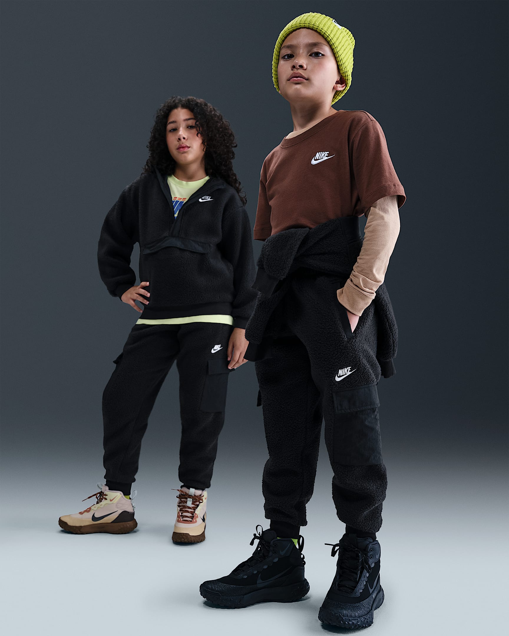 Nike Sportswear Club Fleece 大童摇粒绒工装长裤 - 黑/黑/白色