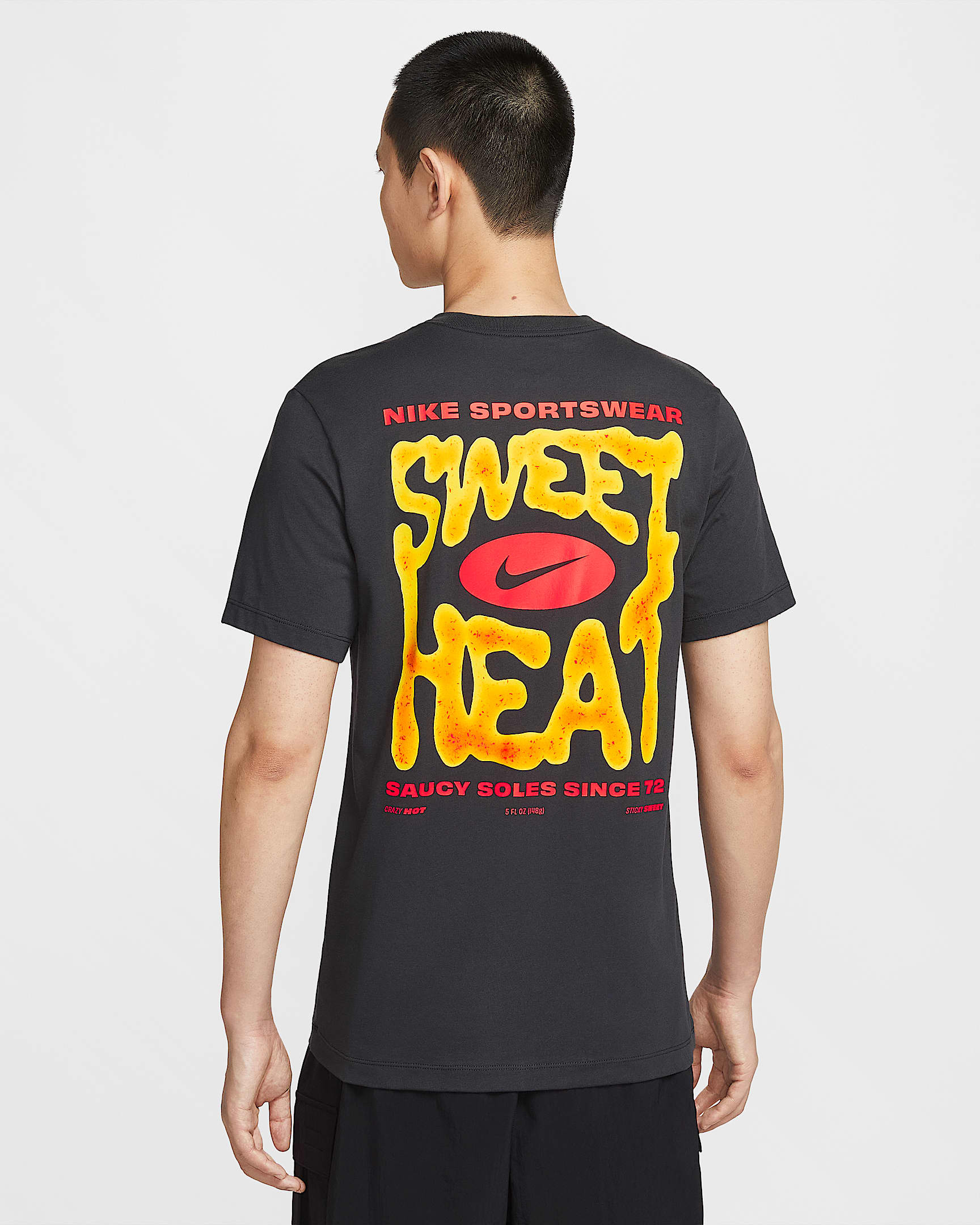 Nike Sportswear 男子T恤 - 灰黑
