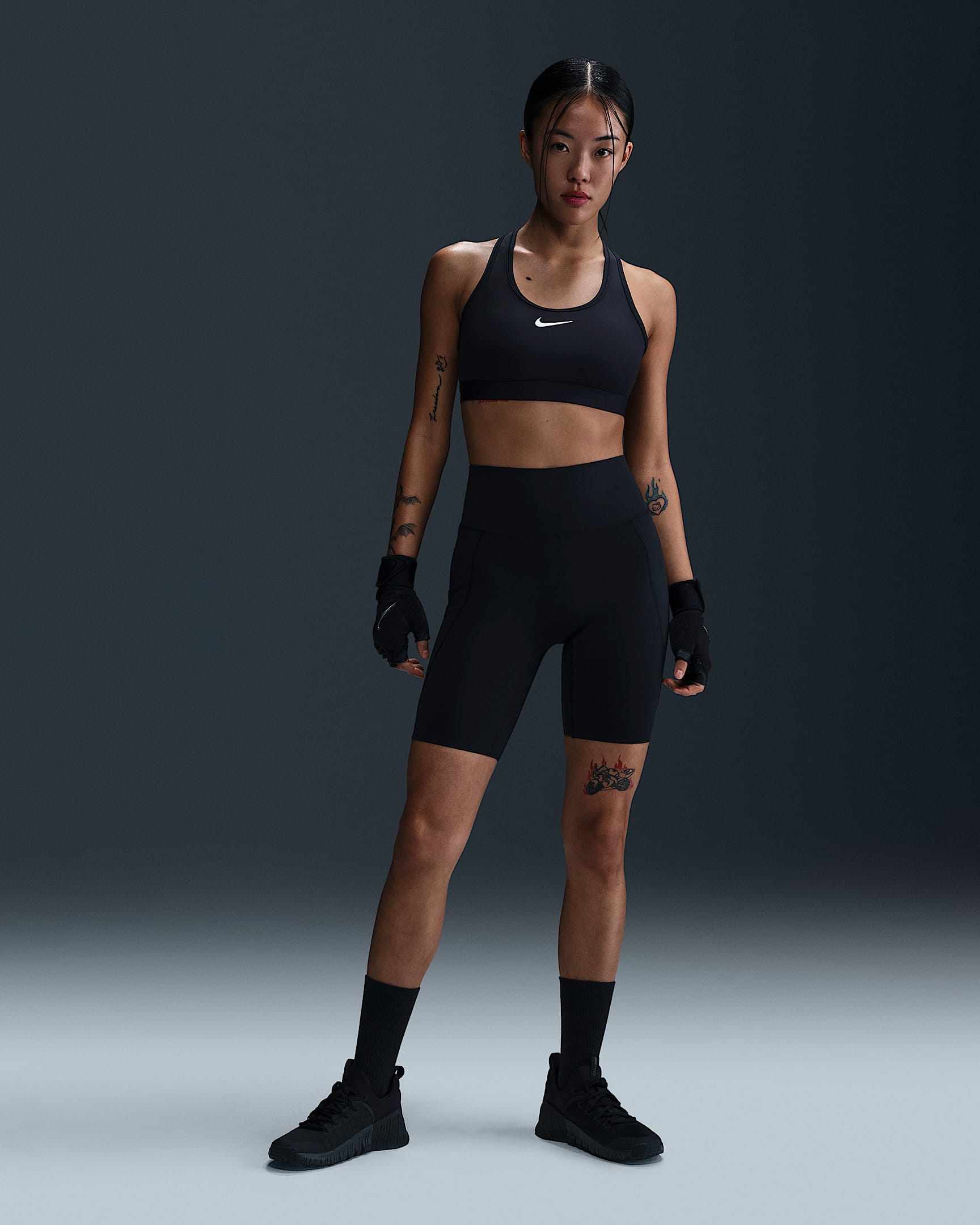 Nike Universa 女子速干高腰骑行短裤 - 黑/煤黑/暗烟灰
