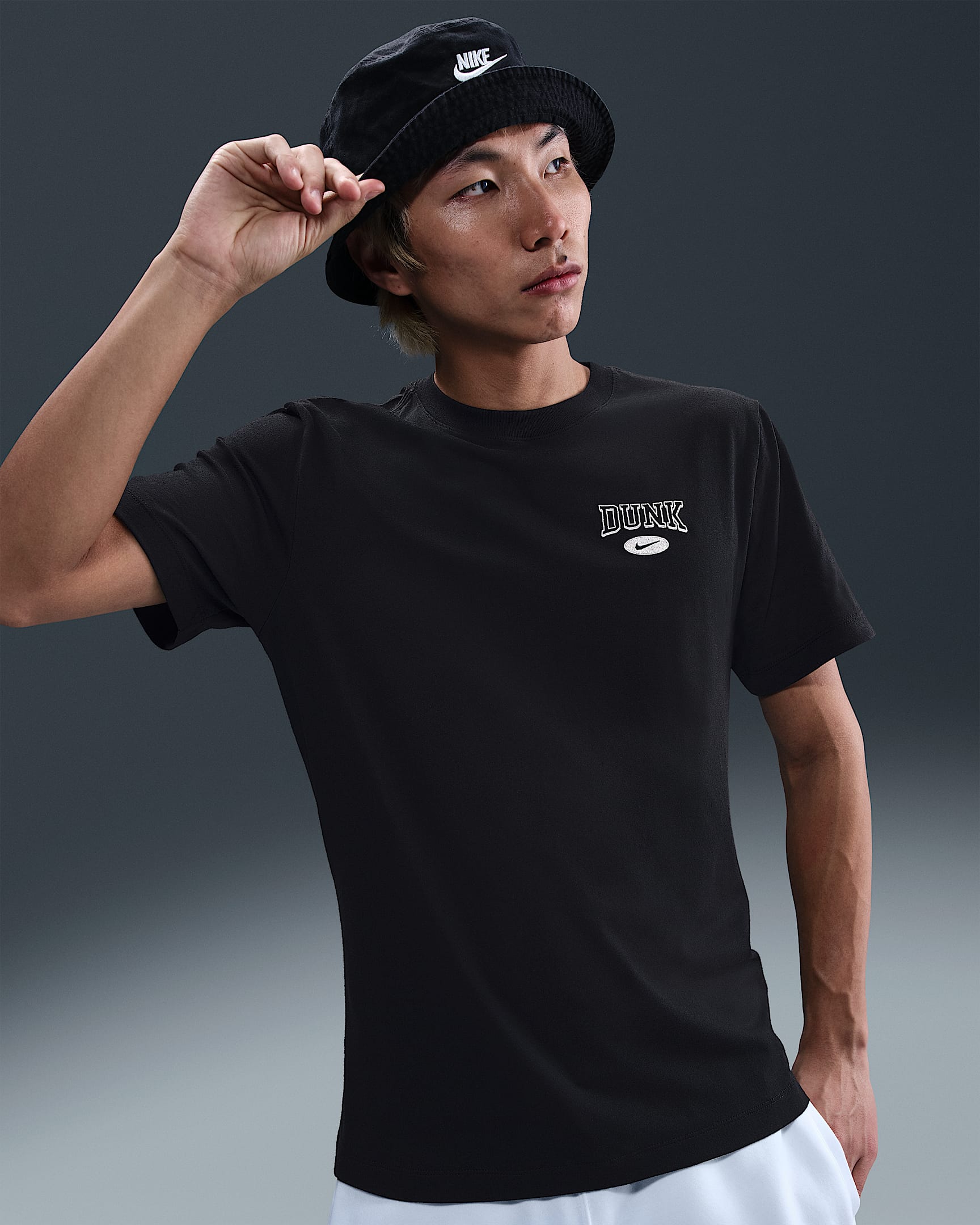Nike Sportswear 男子T恤 - 黑