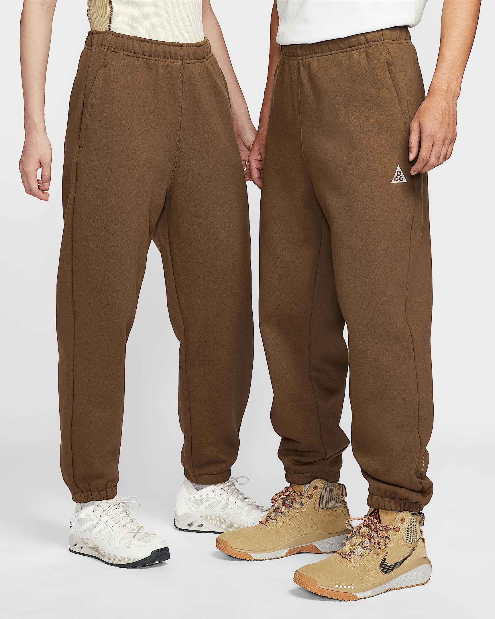 Nike ACG Tuff 拒水加绒长裤 - 苔木棕色/山峰白
