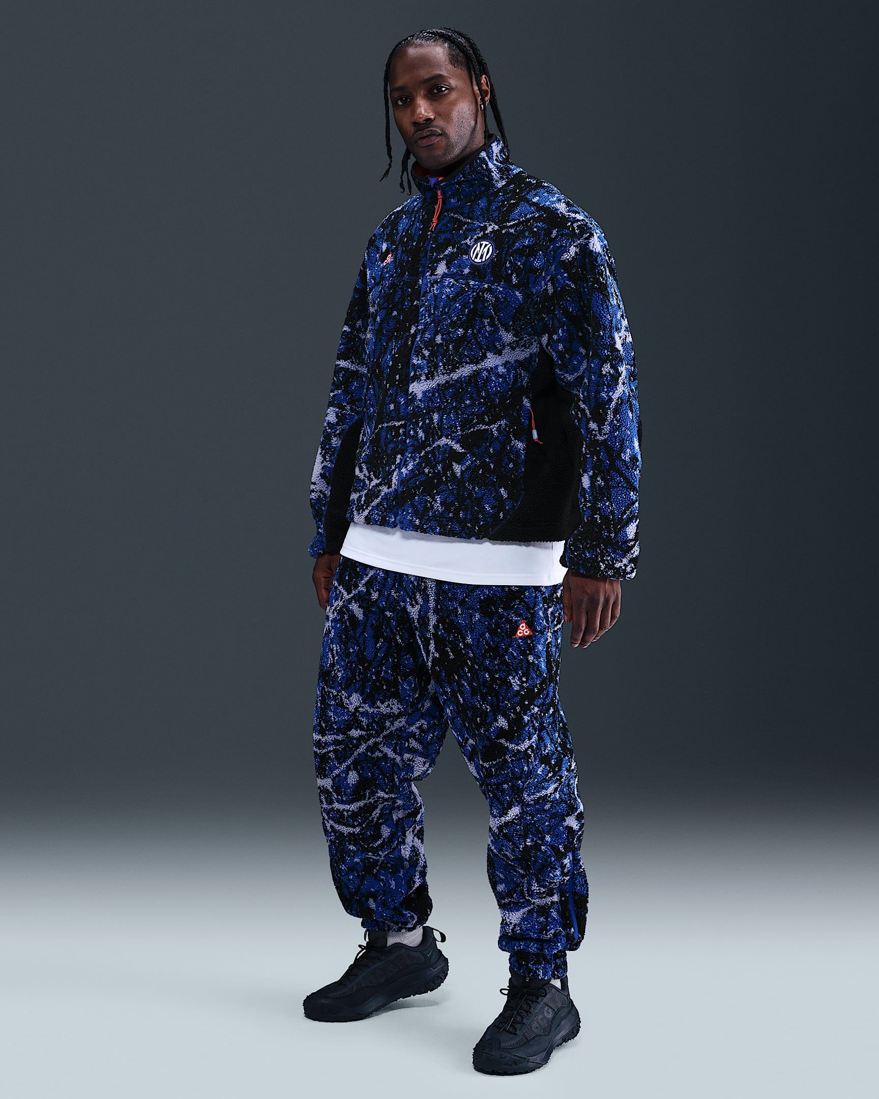 国际米兰足球俱乐部 x ACG "Canwell Glacier" SE Nike Therma-FIT ADV 男子仿羊羔绒足球长裤 - 白色/安全橙/白色