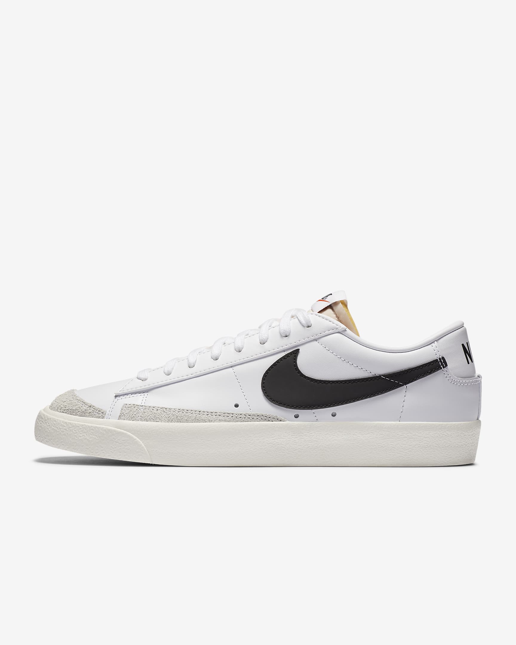 Nike Blazer Low '77 Vintage 男子开拓者复古运动鞋板鞋 - 白色/帆白/黑