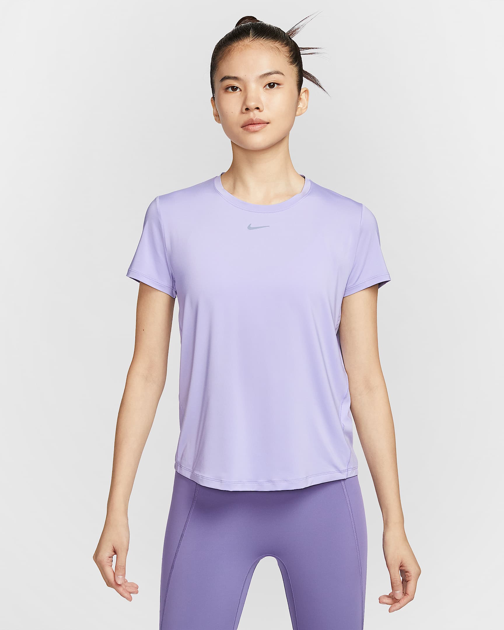 Nike One Classic Dri-FIT 女子透气速干经典款短袖上衣 - 冰艳紫丁香/黑