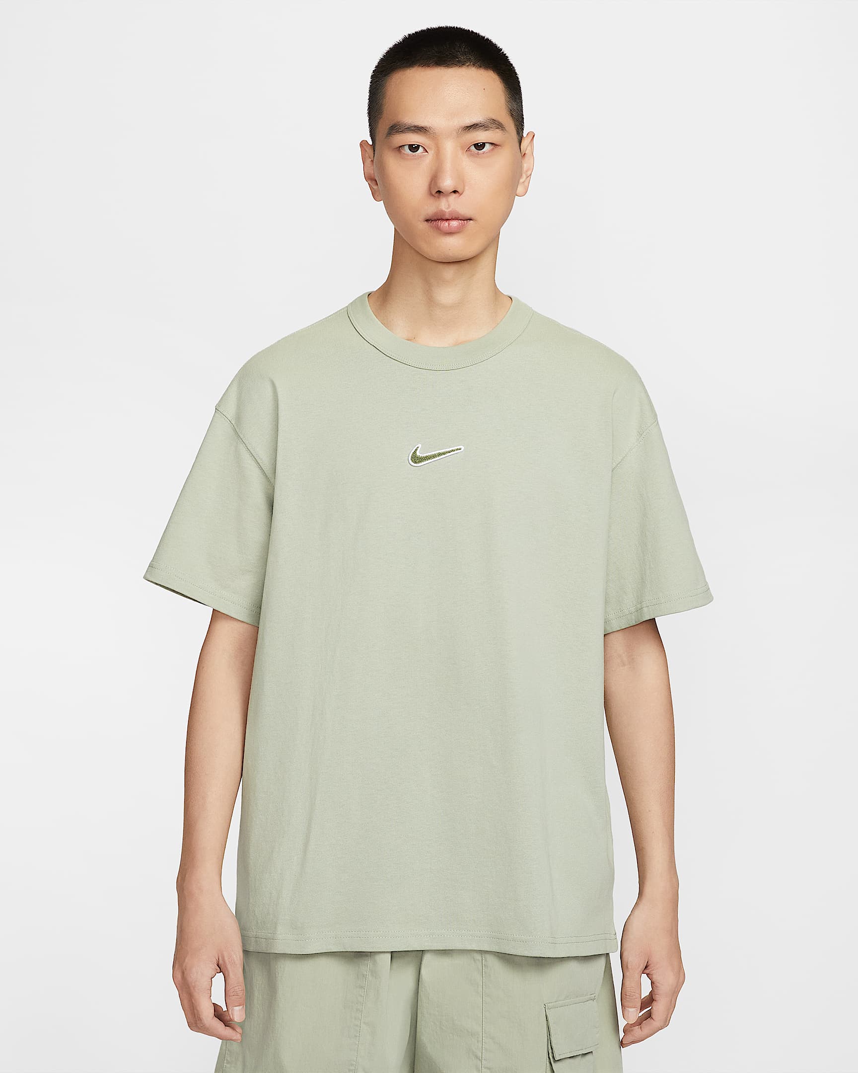 Nike Sportswear 男子高克重挺阔T恤 - 地平线绿