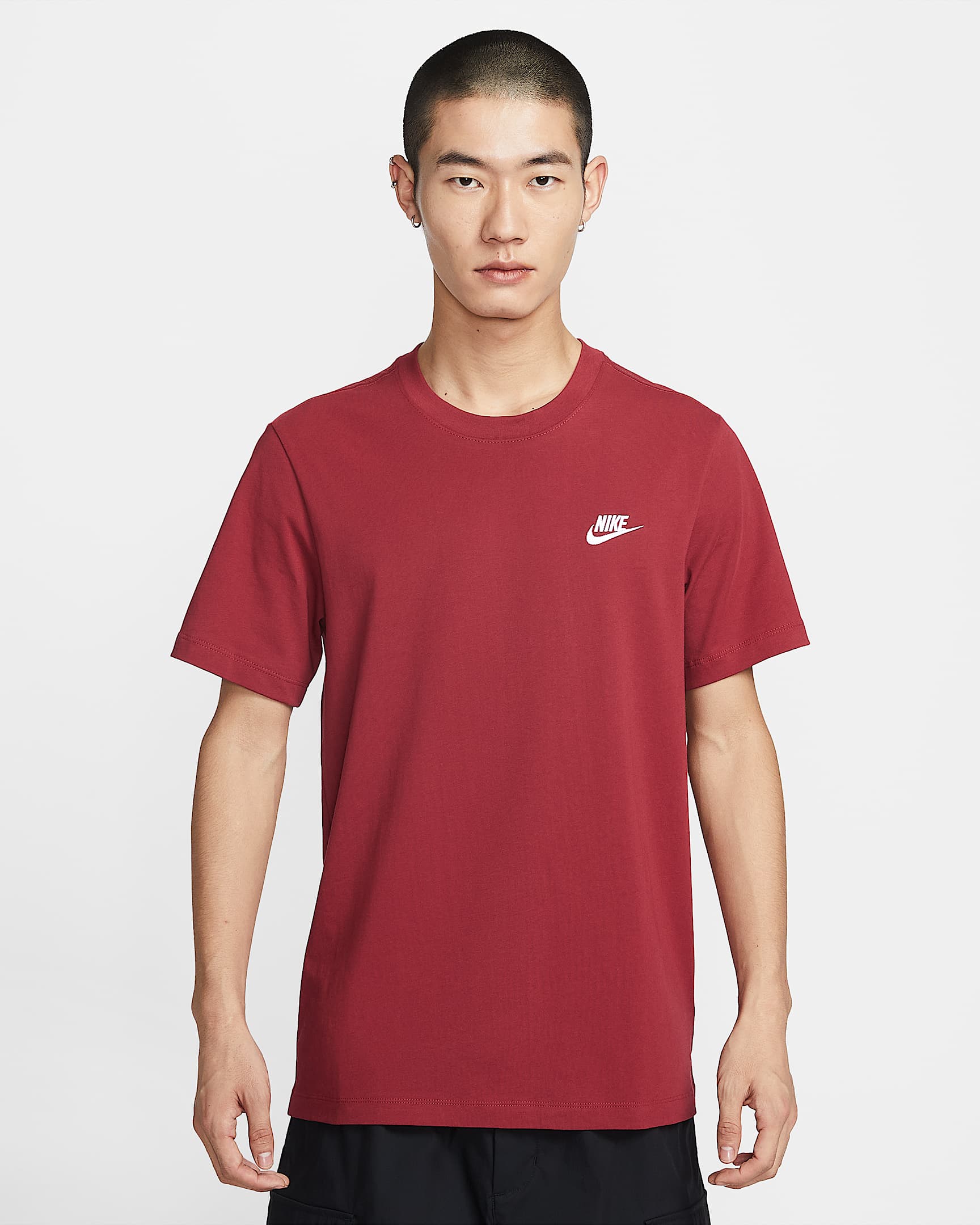 Nike Sportswear Club 男子刺绣柔软纯棉T恤 - 深队红