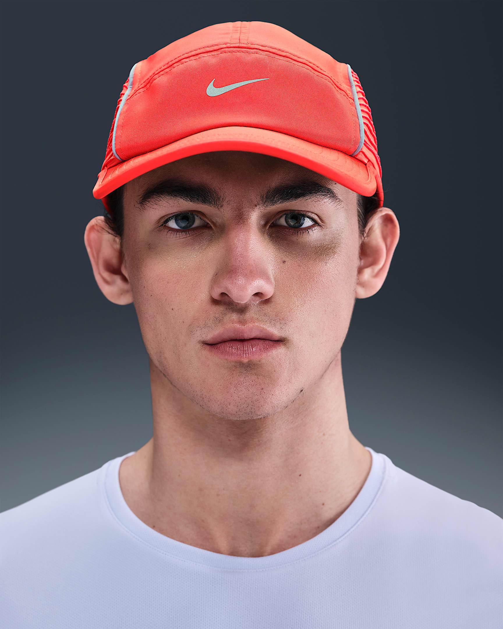 Nike Dri-FIT ADV Fly AeroAdapt 速干软顶运动帽 - 亮深红