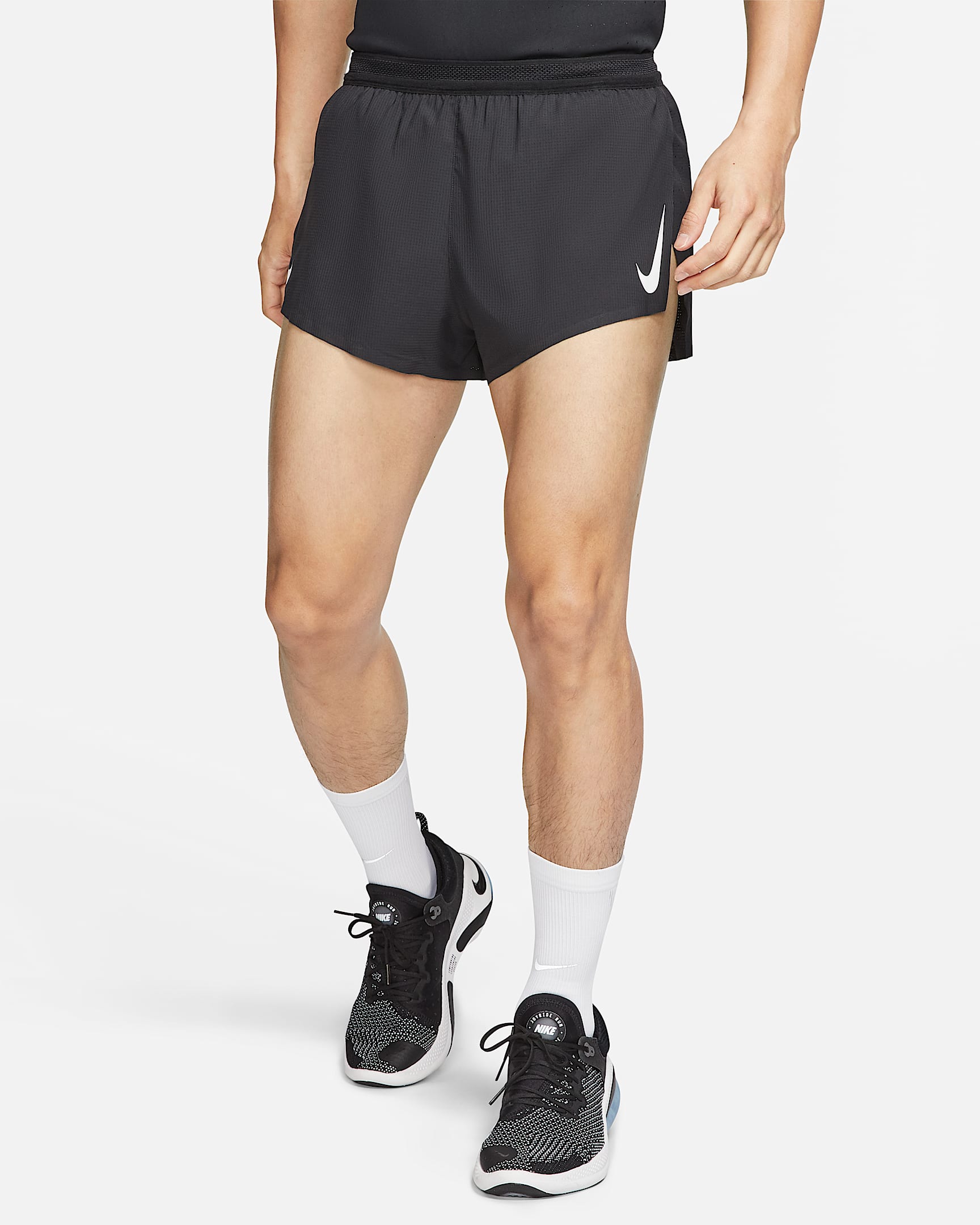 Nike AeroSwift 男子速干跑步短裤 - 黑/白色