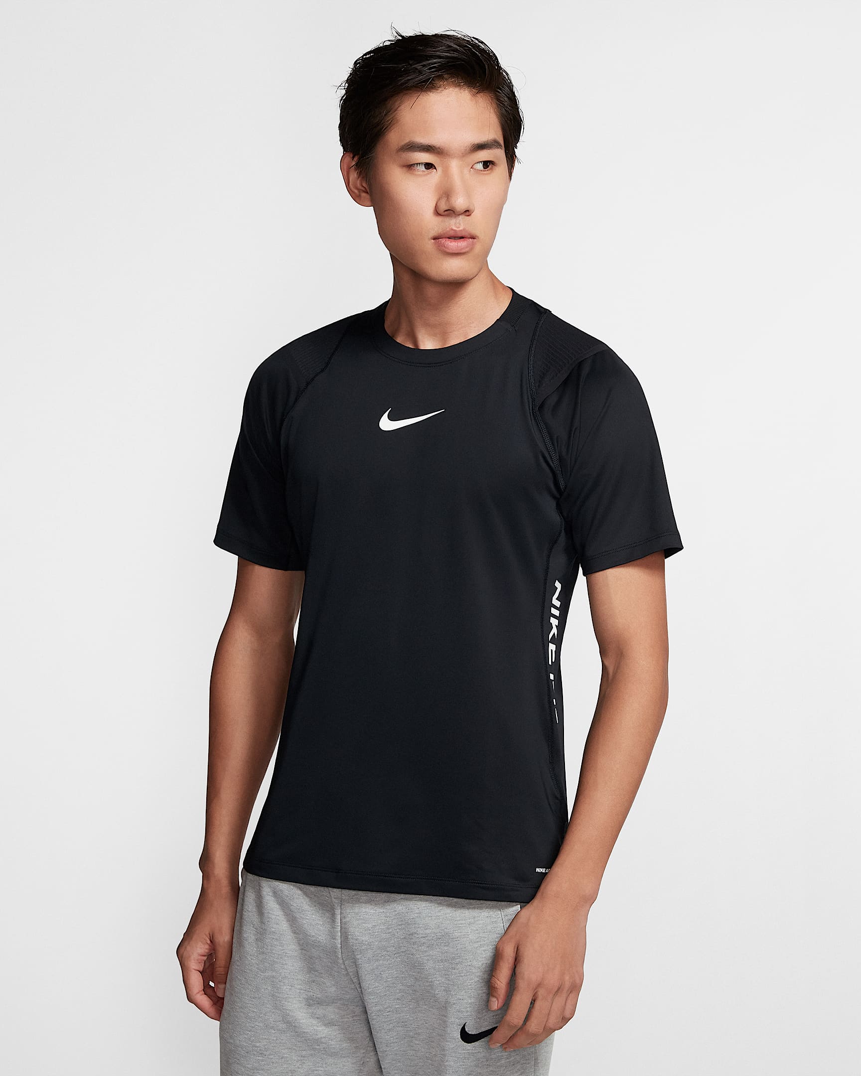 Nike Pro AeroAdapt 男子短袖训练上衣 - 黑/黑