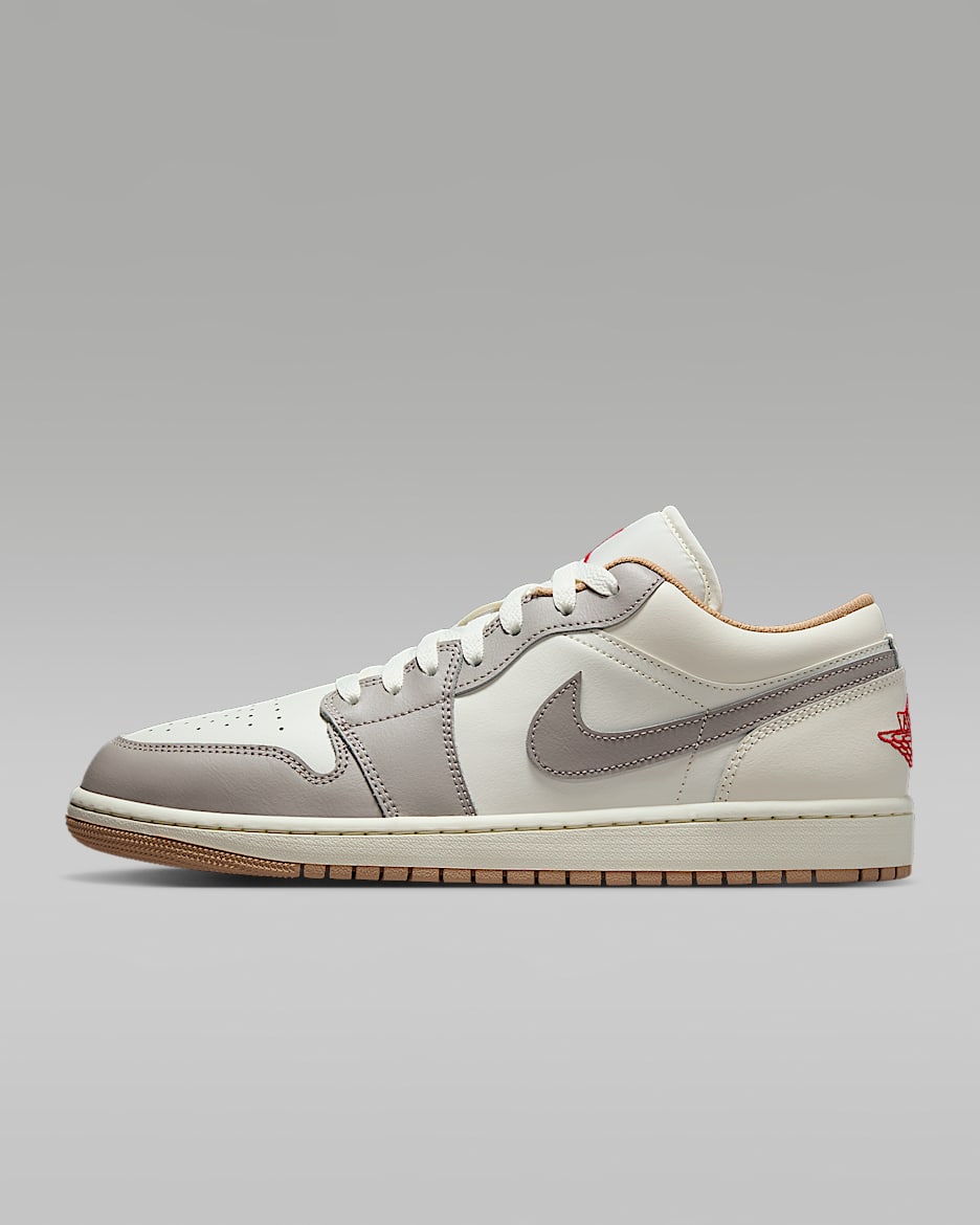 Air Jordan 1 Low 男子经典复古运动鞋 - 帆白/大学灰/麻黄/火焰红