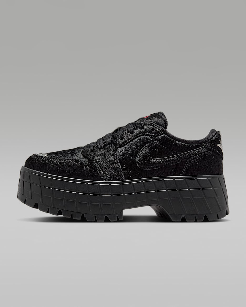 Air Jordan 1 Brooklyn Low Jordan 小钢镚女子运动鞋 - 黑/黑/健身红