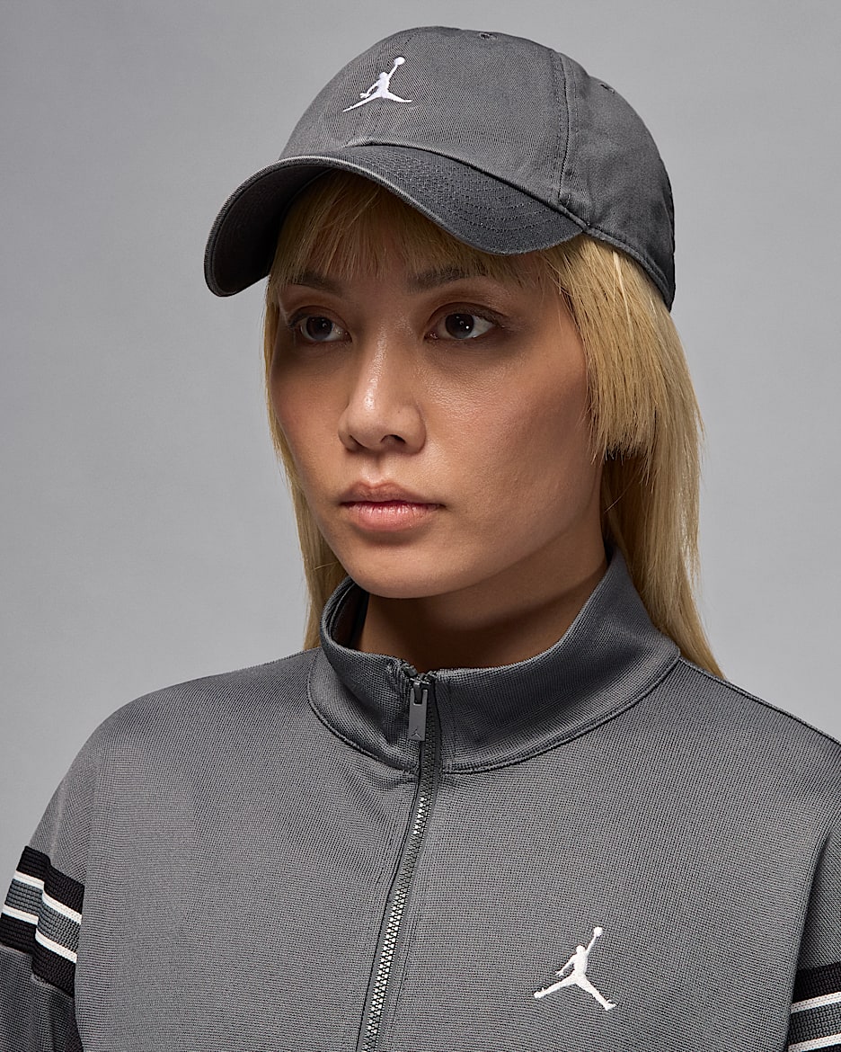 Jordan Club 软顶弧形帽檐运动帽 - 铁灰/帆白