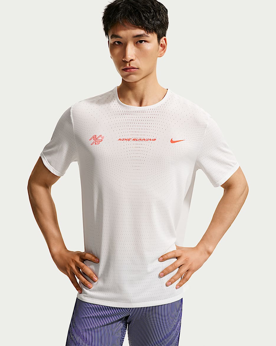 Nike AeroSwift Dri-FIT ADV 男子速干短袖跑步上衣 - 山峰白