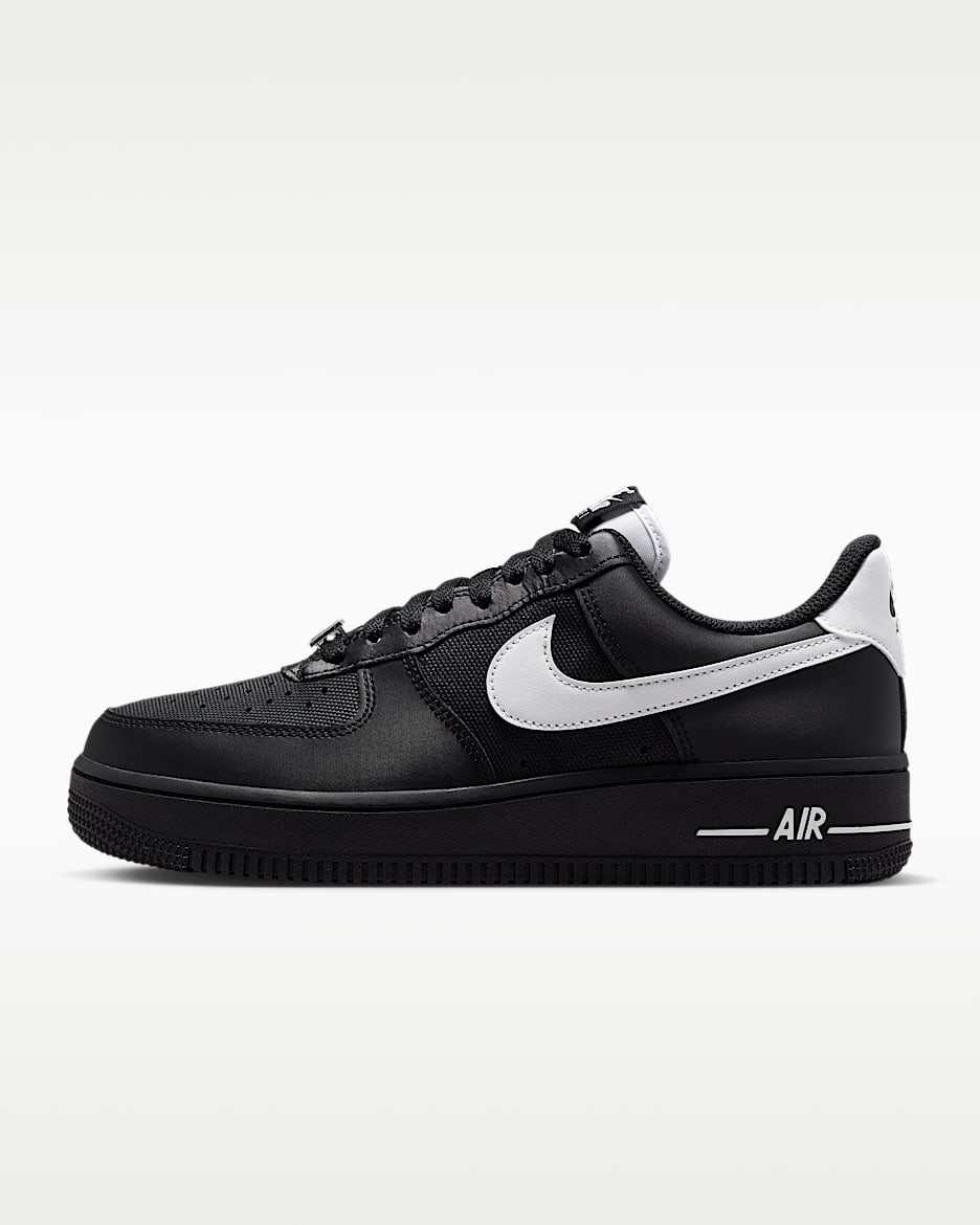Nike Air Force 1 '07 SE 女子空军一号运动鞋 - 黑/金属银/白色