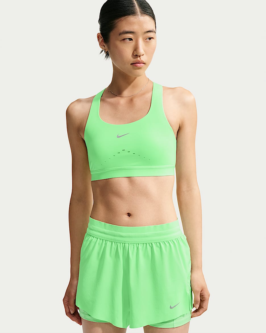 Nike Swift 女子速干高强度支撑轻衬运动内衣 - 梦幻绿