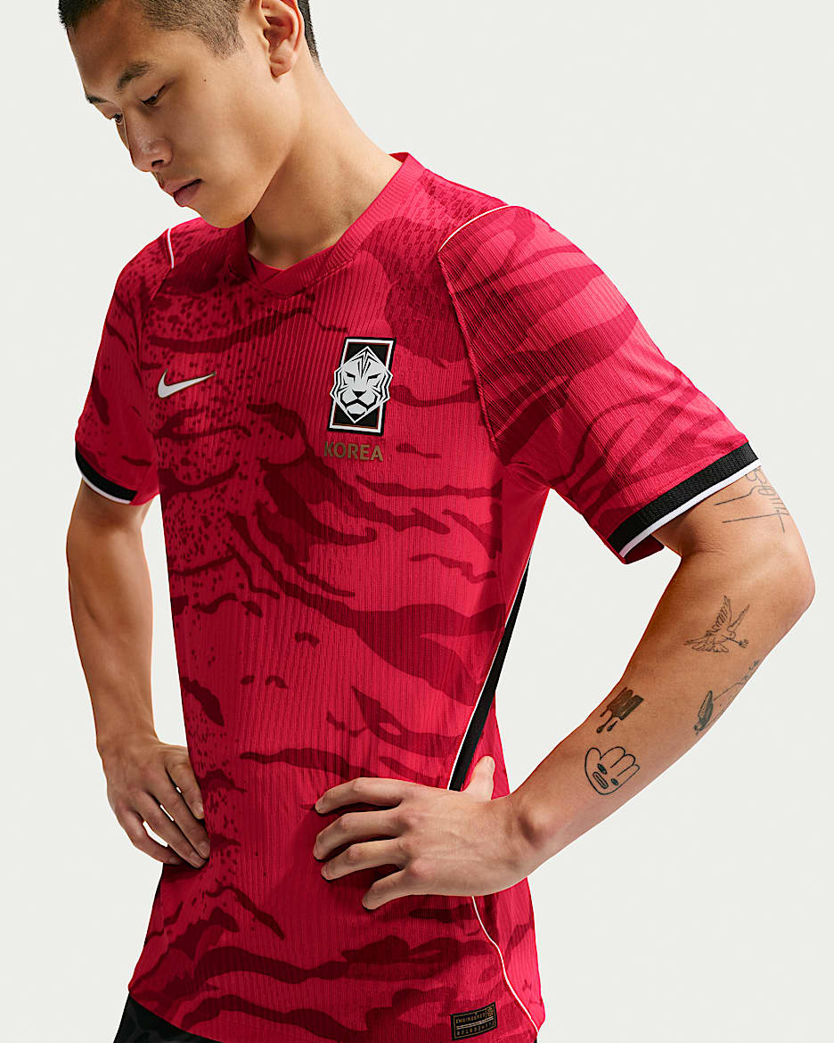 2026 赛季韩国队主场球员版 Nike Aero-FIT 男子足球球衣 - 全球红/黑/白色/金属色