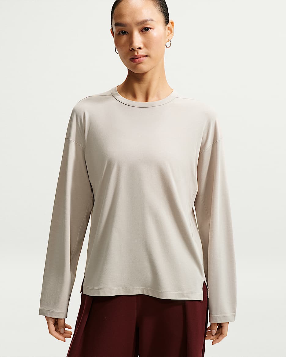 Nike 24.7 ImpossiblySoft Light Dri-FIT 超感柔软女子速干长袖上衣 - 奶白 II/大学灰