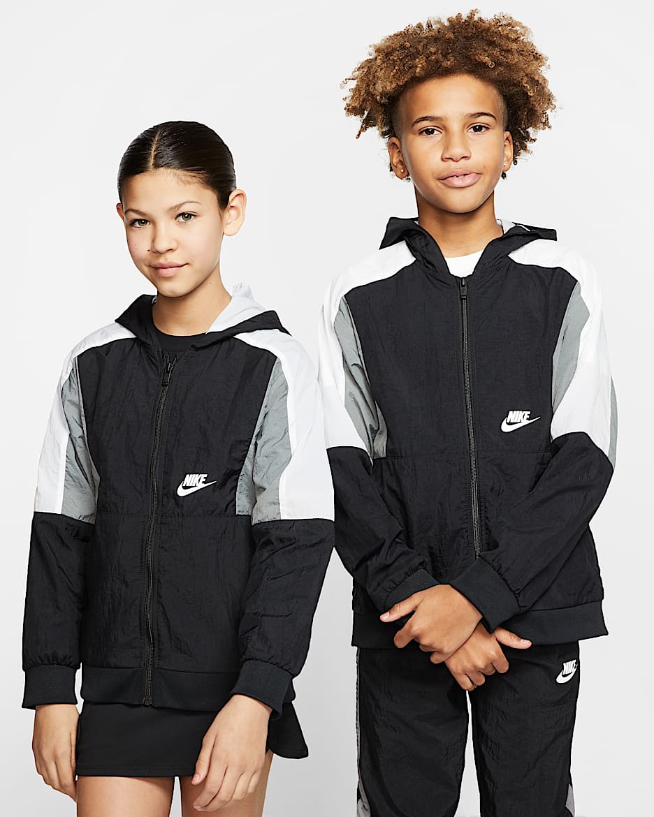 Nike Sportswear 大童（男孩）全长拉链开襟梭织夹克 - 黑/白色/烟灰/白色