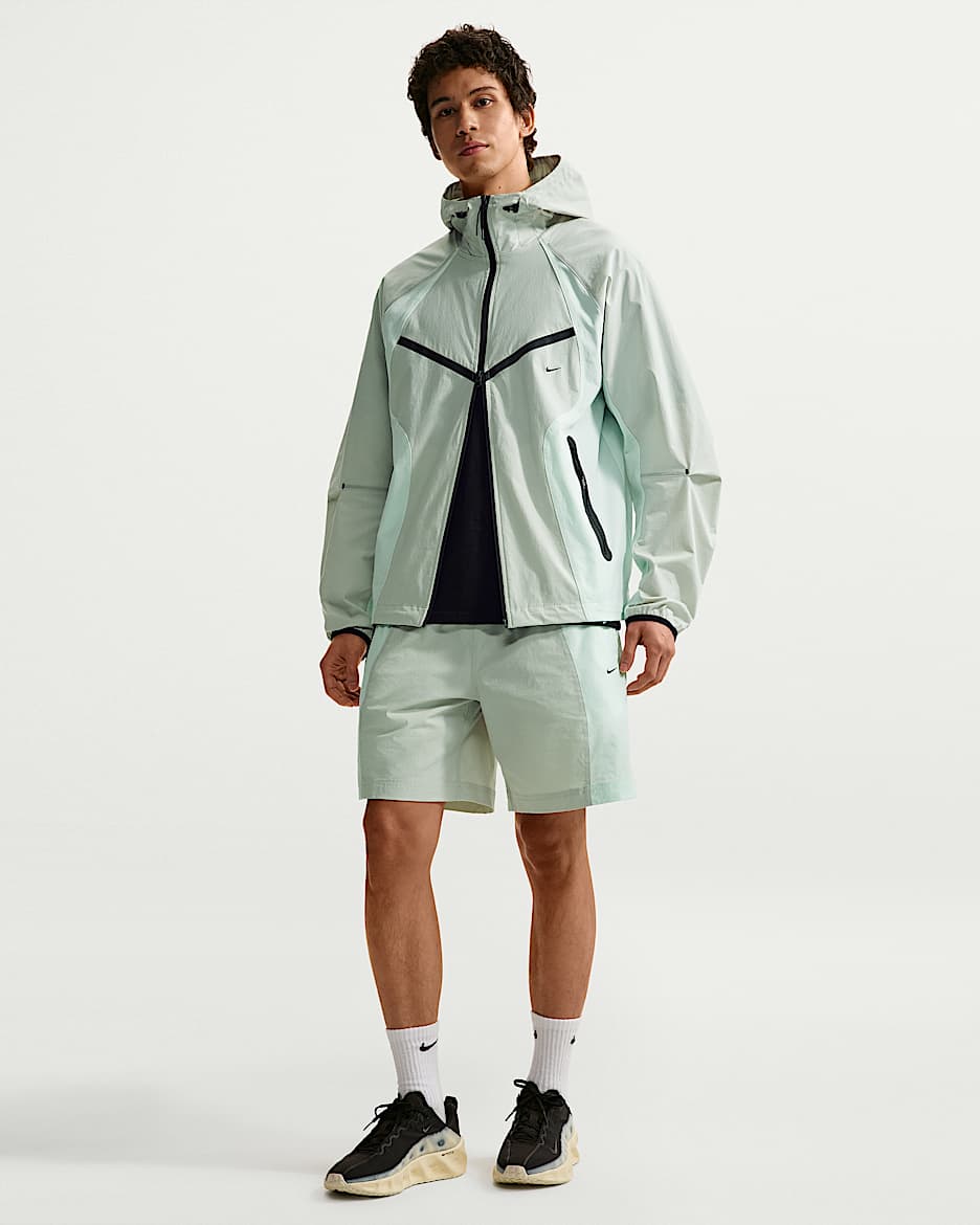 Nike Tech Dri-FIT 男子速干梭织撞色短裤 - 浅银/微绿/黑