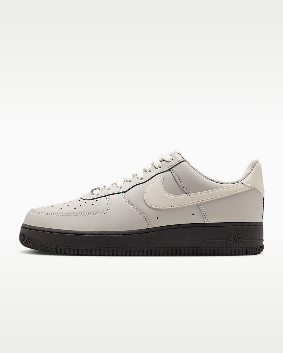 Nike Air Force 1 '07 男子空军一号运动鞋 - 浅骨色/黑/金属银/椰奶色