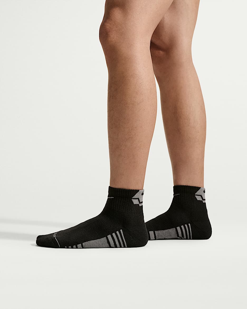 Nike Everyday Elevated 速干运动短袜（3 双） - 多色