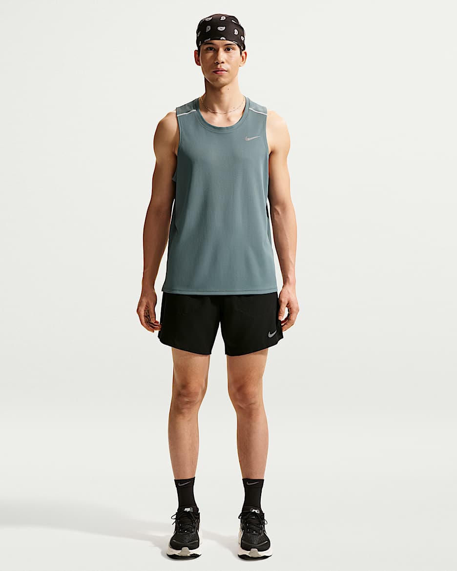 Nike Stride Dri-FIT 男子速干二合一跑步短裤 - 黑