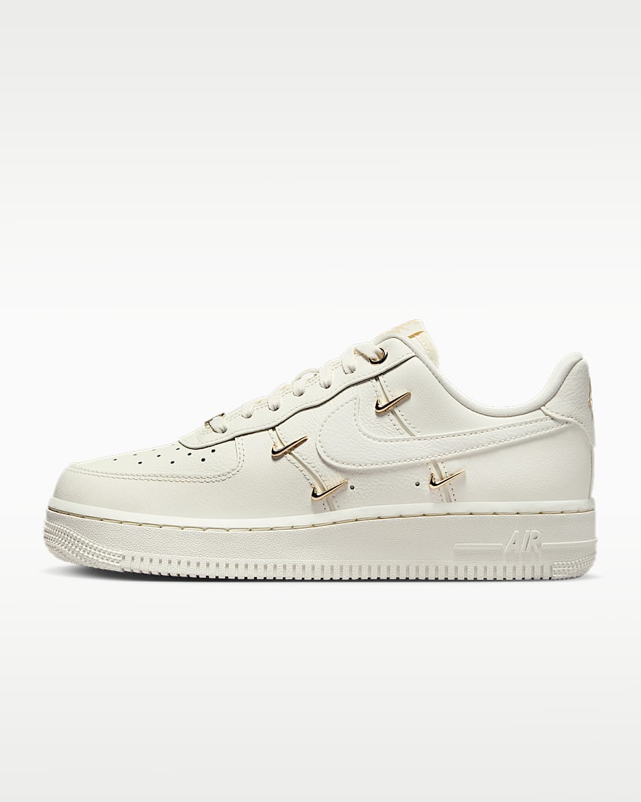 Nike Air Force 1 '07 LX 女子空军一号小金钩运动鞋 - 帆白/帆白/金属色/帆白