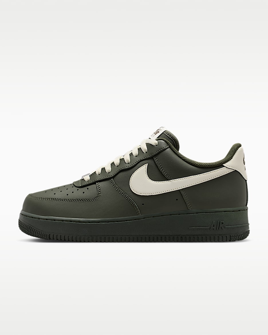 Nike Air Force 1 '07 男子空军一号运动鞋 - 军裤卡其/黑/金属银/椰奶色
