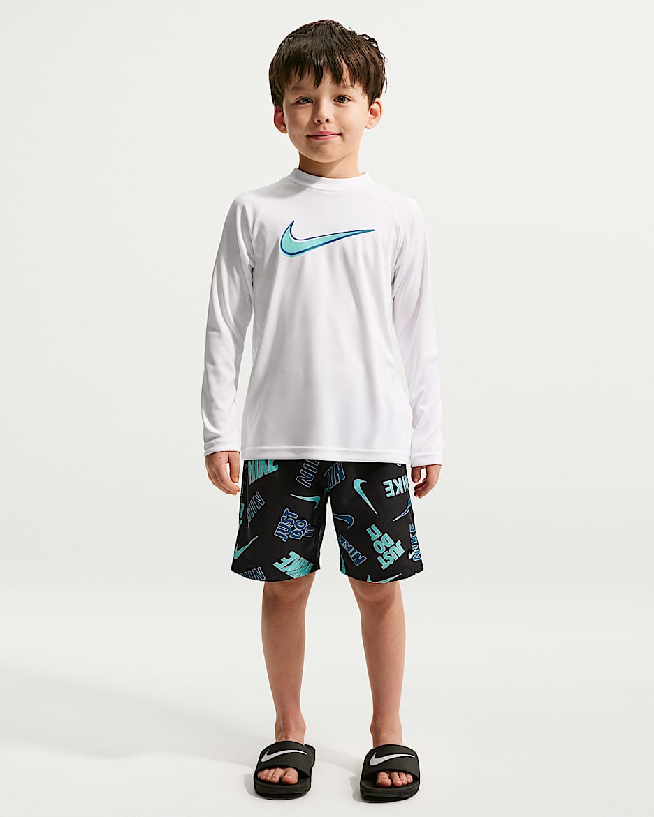 Nike Swim 幼童长袖上衣和短裤套装 - 黑/黑/尘光子色/漂白宝石绿