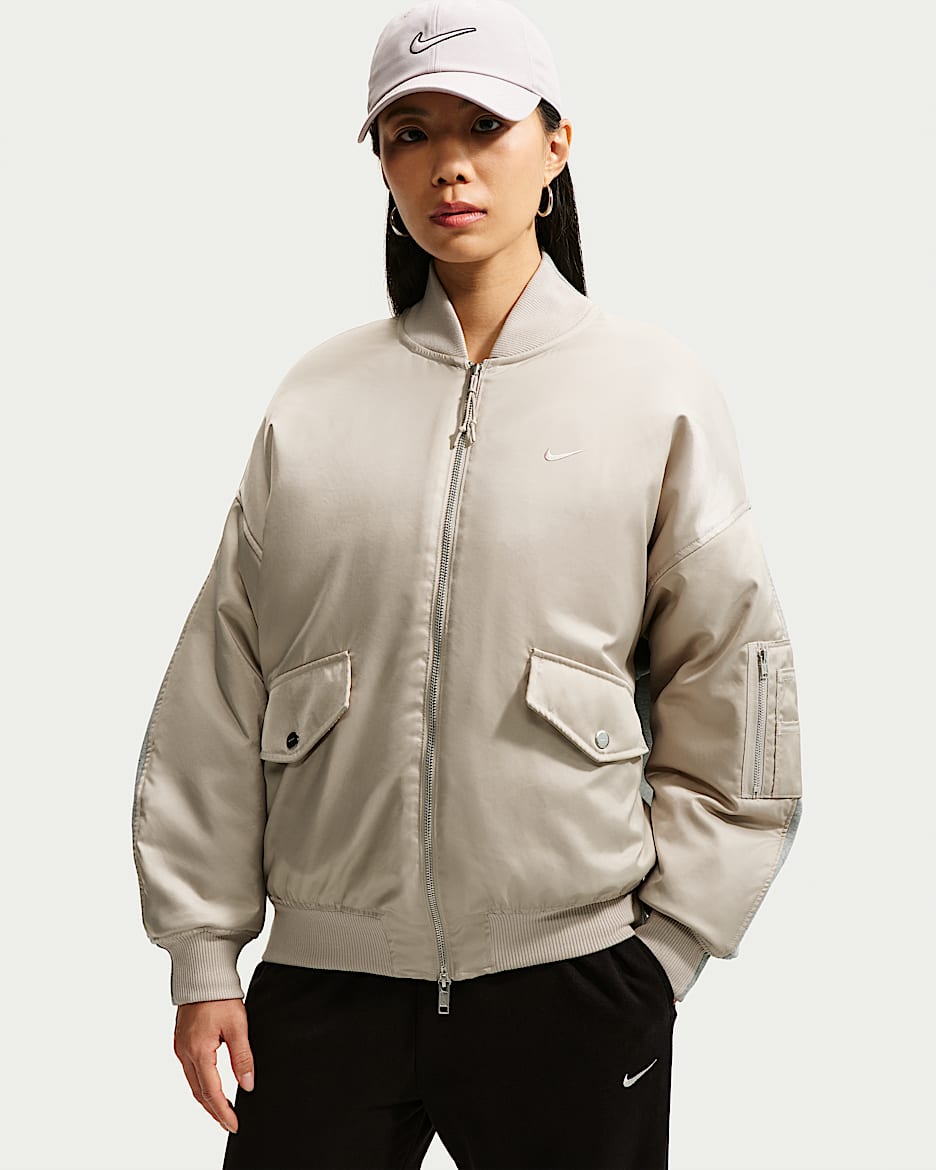 Nike Sportswear 女子 Oversize 风加绒拼接夹克 - 奶白 II/调色炭黑/奶白 II
