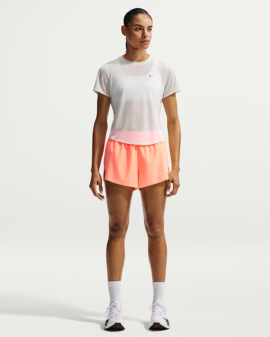 Nike Swift Breathe Dri-FIT 女子速干中腰跑步短裤(含衬裤) - 脉冲橙/尘光子色/白色