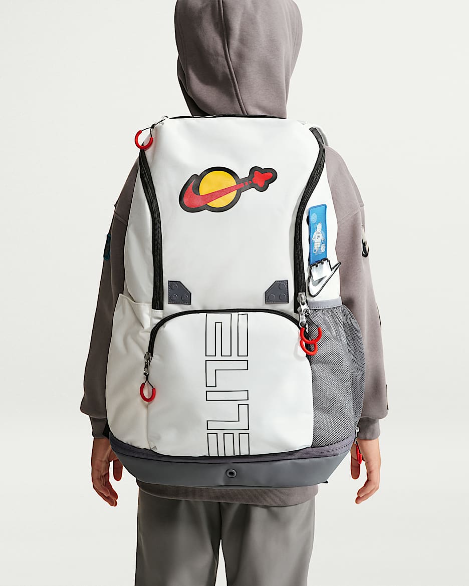 Nike x LEGO® Collection Varsity Elite 双肩包 - 帆白/烟灰/灯草红