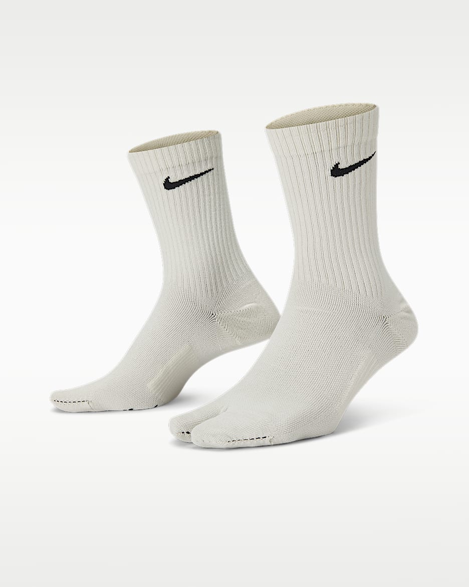 Nike Everyday Plus "Rift" 轻便型速干分趾式中筒运动袜(1 双) - 浅骨色/黑