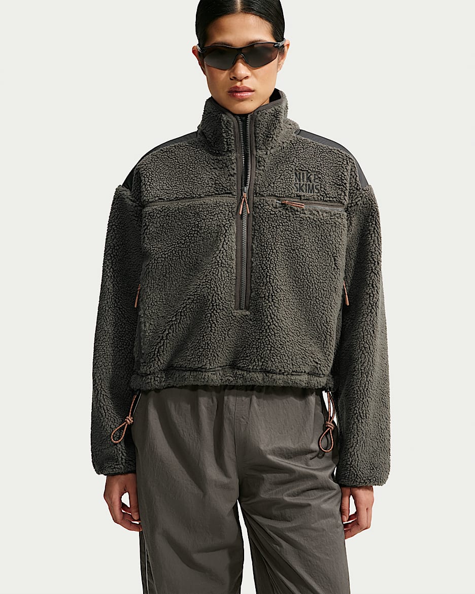 NikeSKIMS Sherpa 女子 Oversize 风仿羊羔绒上衣 - NSKM Boulder/NSKM Obsidian