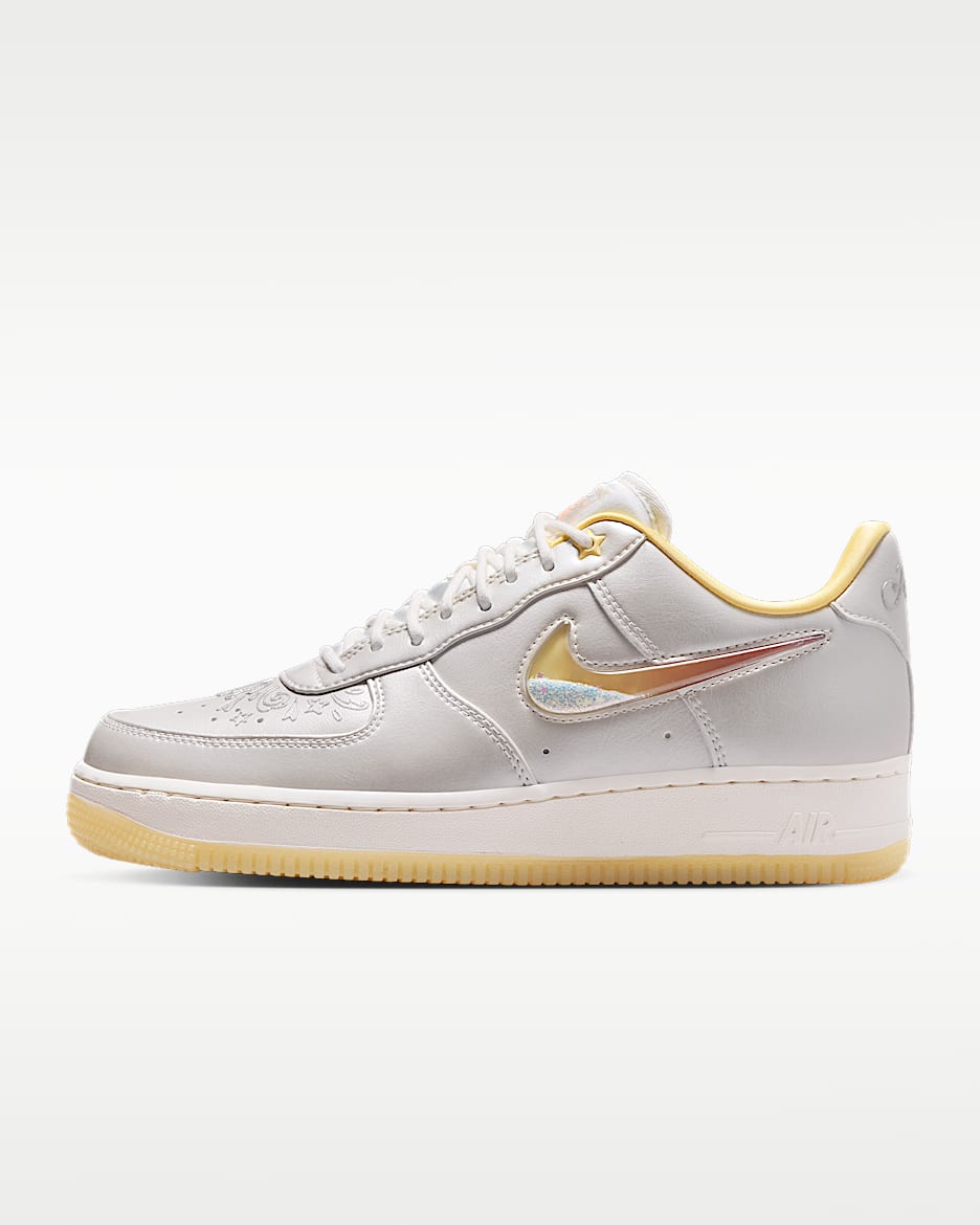 Nike Air Force 1 '07 女子空军一号运动鞋 - 帆白/雾橙/柔黄/帆白