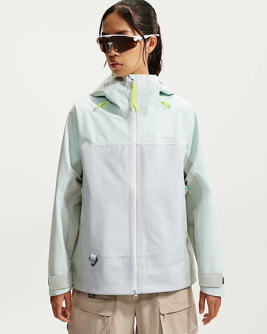 ACG Misery Ridge Storm-FIT ADV GORE-TEX 3L 女子防风防水徒步夹克硬壳冲锋衣 - 微绿/浅银/白金色/山峰白