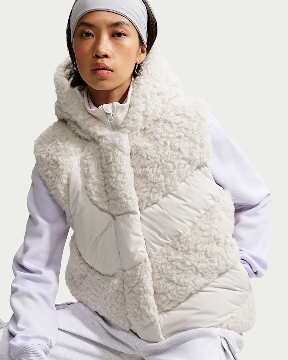 Nike Sportswear Swoosh Series Therma-FIT 女子宽松仿羊羔绒拼接连帽羽绒马甲 - 幻影灰白/幻影灰白