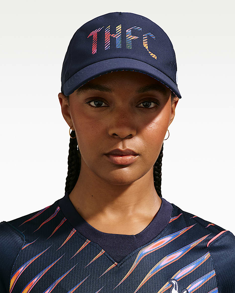 2025/26 赛季托特纳姆热刺 Nike Club 五片式速干运动帽 - 黑曜石色/白色