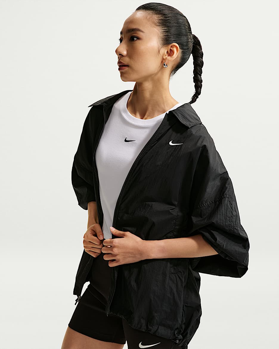 Nike Sportswear 女子 Oversize 风防晒拒水轻盈夹克 - 黑/帆白