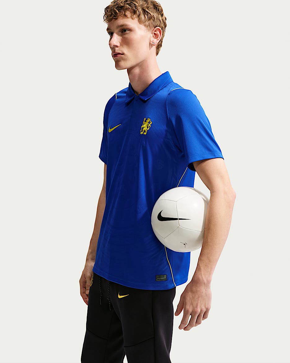 2026/27 赛季切尔西队主场球迷版 Nike Dri-FIT 男子速干足球短袖球衣 - 亮蓝/中西金/中西金
