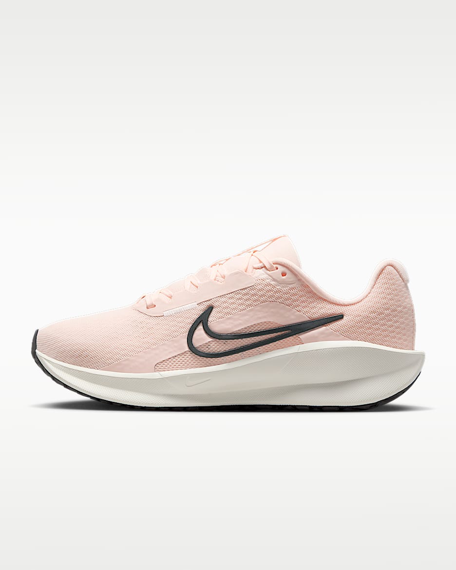 Nike Downshifter 13 女子公路跑步鞋 - 冰番石榴色/帆白/黑