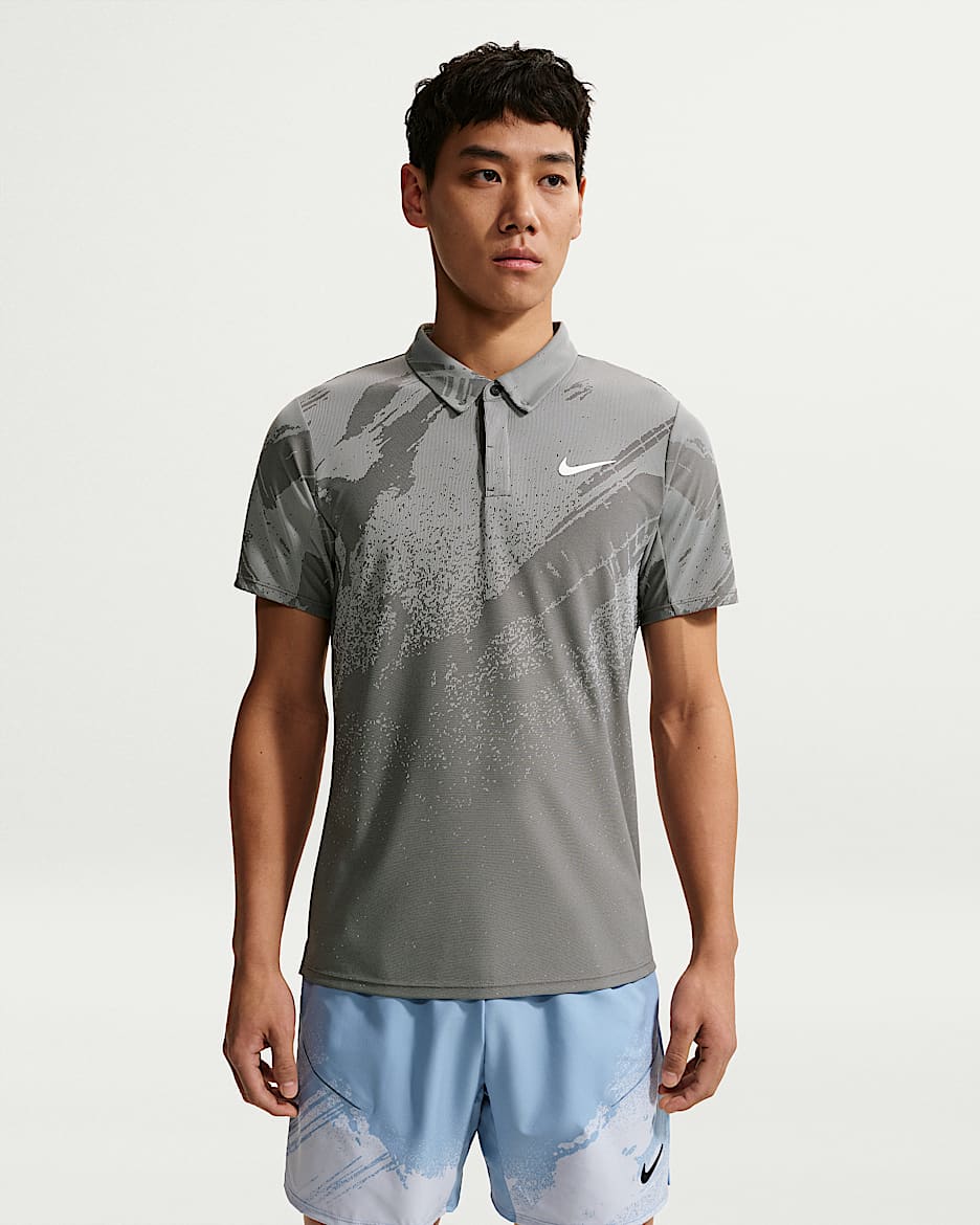 NikeCourt Slam Dri-FIT ADV 扬尼克·辛纳同款男子速干网球翻领T恤 - 煤黑/冷灰/白色