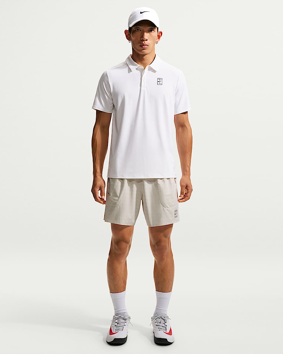 NikeCourt Advantage Dri-FIT 男子速干网球短裤 - 浅骨色/深红/黑
